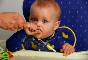 Ребенку 5 месяцев, очень плохо кушает