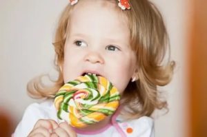 Ребенок ест только сладкое