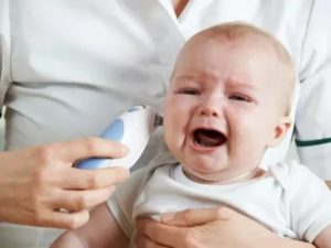 У ребенка температура и рвота после прививки