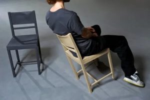Ерзание на стуле как привычка