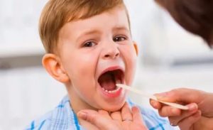 Два месяца болит горло у ребенка