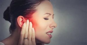 Боль в горле и заложенность уха