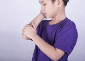 Болит рука у ребенка