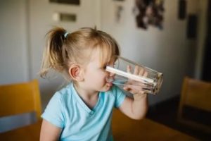 Ребенок не пьет воду