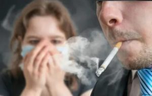 Запах табачного дыма в носу, хотя никто не курит