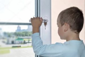 Ребёнок заболел, могло ли продуть от открытого окна?