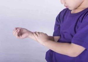 Болит рука у ребенка