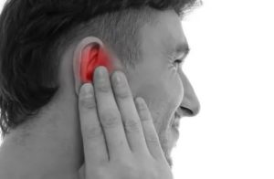 Боль в горле и заложенность уха