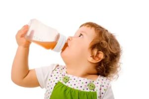 Ребенок не пьет воду, только молоко или компот
