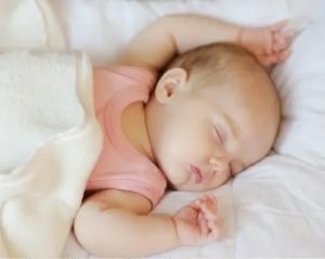 Месячный ребенок много спит